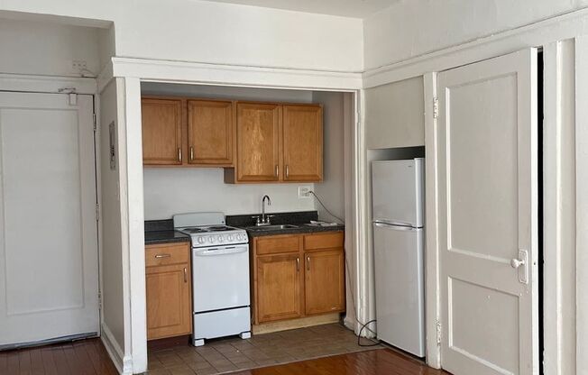 Studio, 1 bath, $1,050, Unit 222
