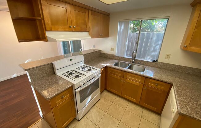 2 beds, 2 baths, $2,670, Unit E