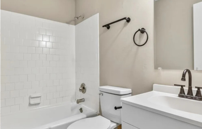 2 beds, 1.5 baths, 915 sqft, $1,400, Unit MC 109