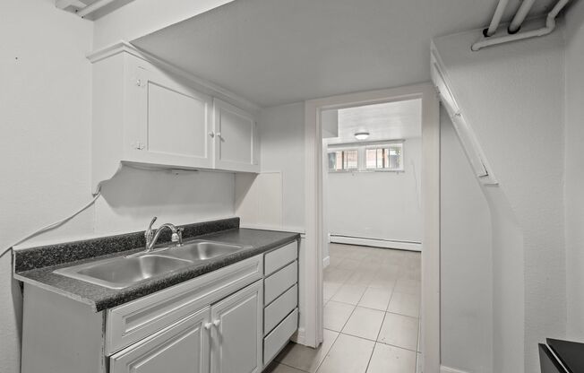 1 bed, 1 bath, 420 sqft, $1,200, Unit 3529 W 44th Ave, Unit 4