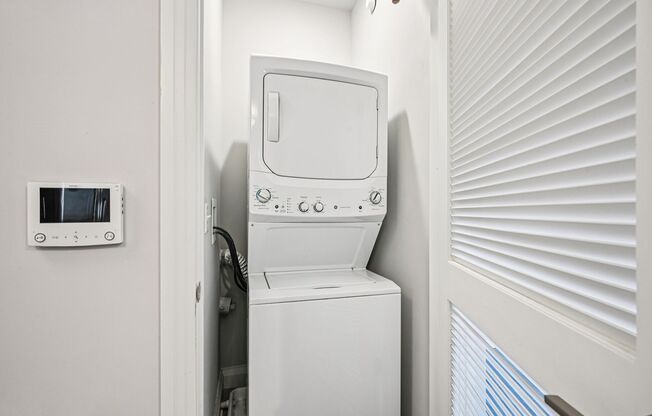 1 bed, 1 bath, 847 sqft, $2,889, Unit 6404