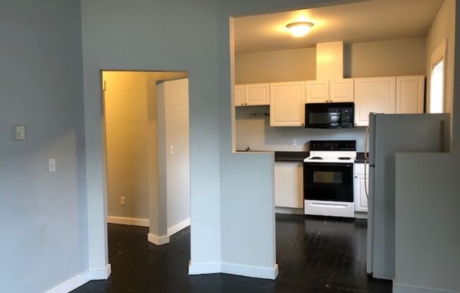 1 bed, 1 bath, 550 sqft, $1,300, Unit 105