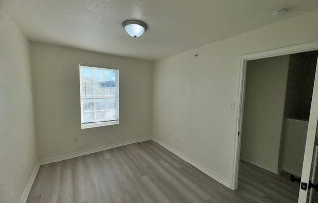 3 beds, 2.5 baths, $1,375, Unit 16808 Dancing Ava Unit 2