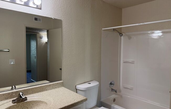 2 beds, 1 bath, 1,015 sqft, $1,990, Unit 023