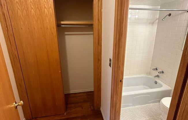Studio, 1 bath, 450 sqft, $1,665, Unit 531-411