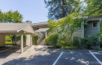 2 Bd / 1.75 Ba Redmond Condo