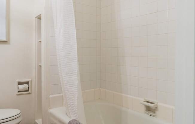 full-size tub/shower