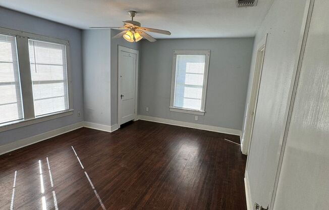 2 beds, 1 bath, $1,125