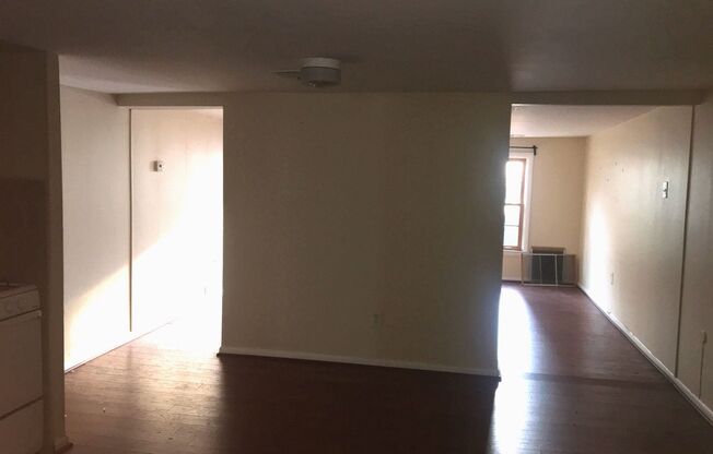 1 bed, 1 bath, 925 sqft, $1,300, Unit 3rd Floor