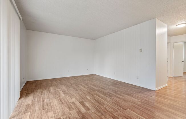 2 beds, 1 bath, 864 sqft, $1,349, Unit #10