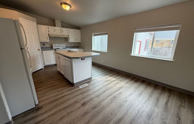 3 beds, 2 baths, 1,344 sqft, $2,295, Unit 33171-43