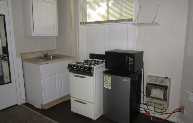 1 bed, 1 bath, 250 sqft, $850, Unit 5