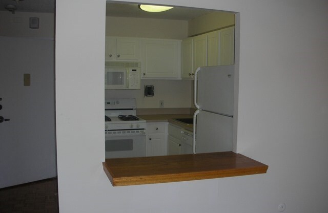 1 bed, 1 bath, 725 sqft, $3,190, Unit 913