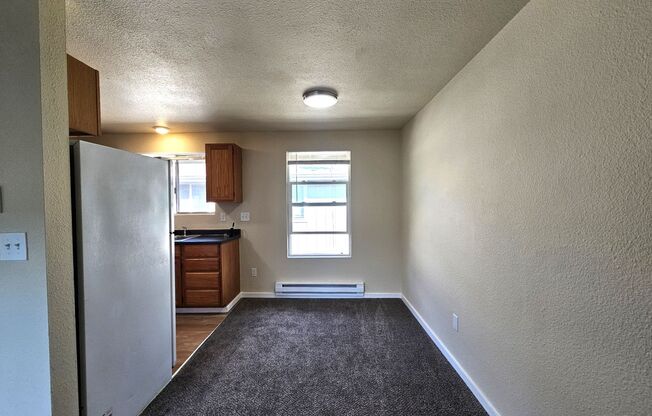 2 beds, 1 bath, 800 sqft, $1,595, Unit 2410-4