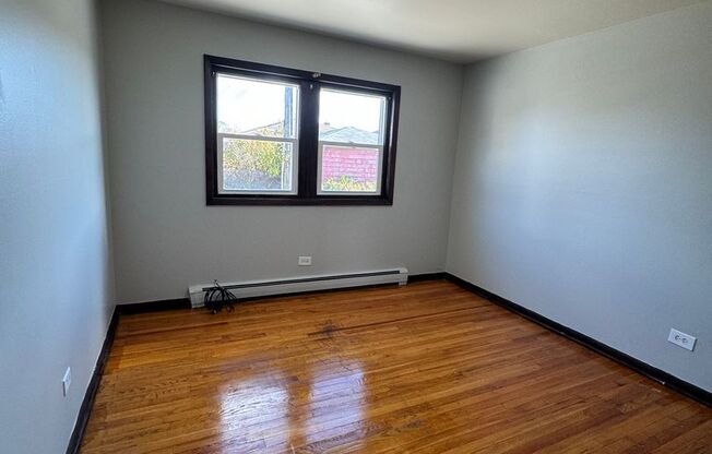 2 beds, 1 bath, $1,150, Unit 2