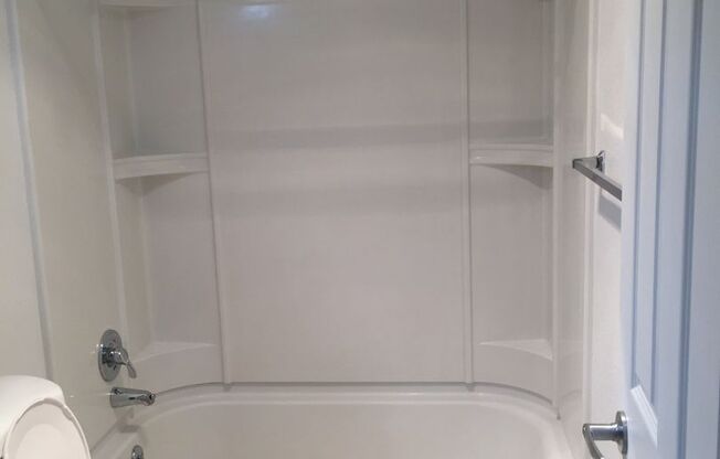 2 beds, 1 bath, 752 sqft, $1,735, Unit 131