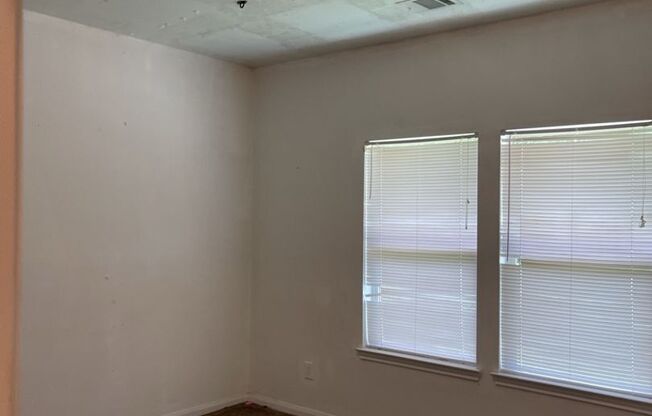 3510 Indian Mound Trl - ***Ask about our No Cash Security Deposit Option***