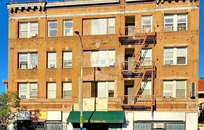 Studio, 1 bath, 350 sqft, $1,189, Unit 214