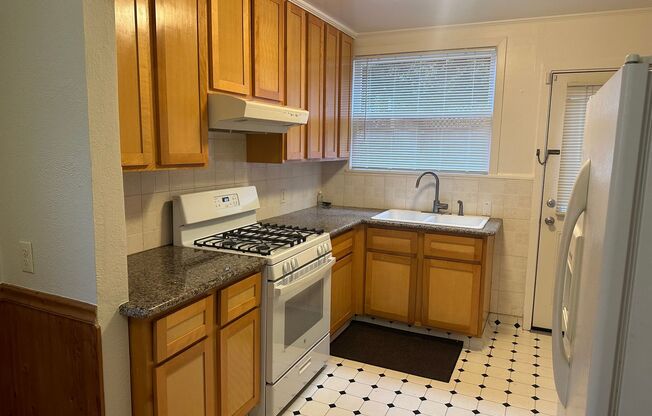 1 bed, 1 bath, $4,000