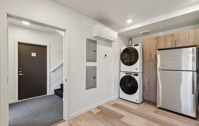 Studio, 1 bath, 144 sqft, $1,049, Unit Unit B3