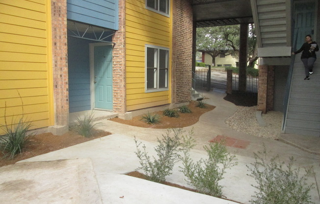 Studio, 1 bath, 450 sqft, $925, Unit 102
