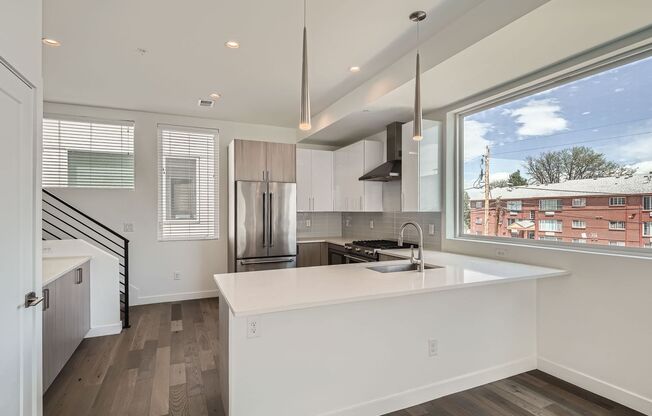 Modern Townhome in Sloans Lake with Stunning Rooftop Views – 2 Bed | 2.5 Bath | 2-Car Garage