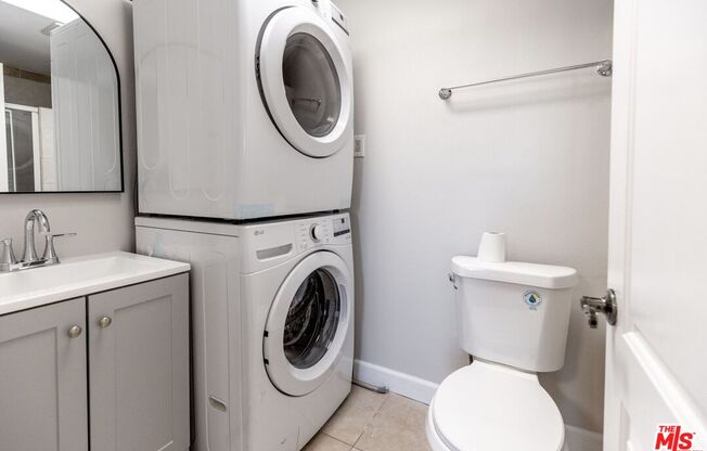 Studio, 1 bath, 300 sqft, $1,700