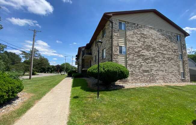 Apartments in Lansing, MI Exterior at Blue Spruce Apartments