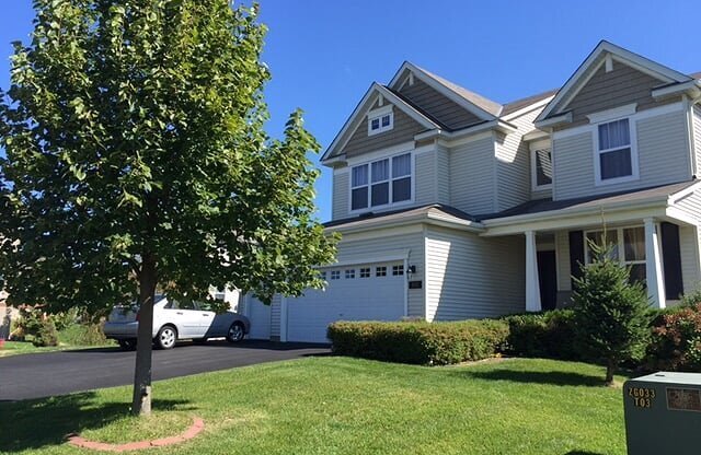 AVAILABLE! 4 Bedrooms on upper level! Community pool! Woodbury 3 baths 3 Car garage! Move In 9/1/2024