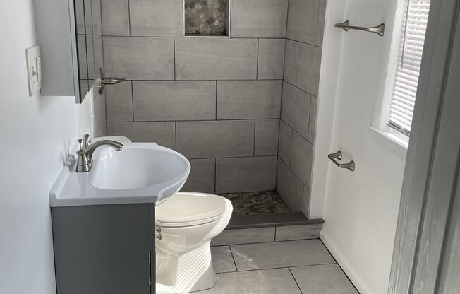 Charming Three-Bedroom Home in Cedmont!