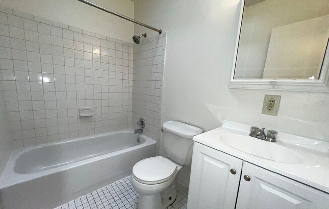 2 beds, 1 bath, 800 sqft, $1,450, Unit 2709-2D