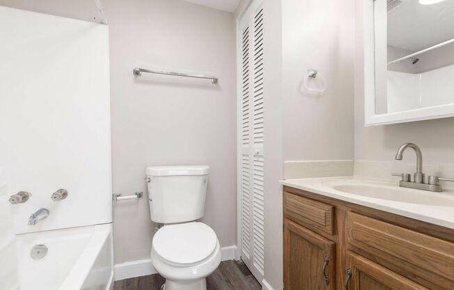 2 beds, 2 baths, $895, Unit 306