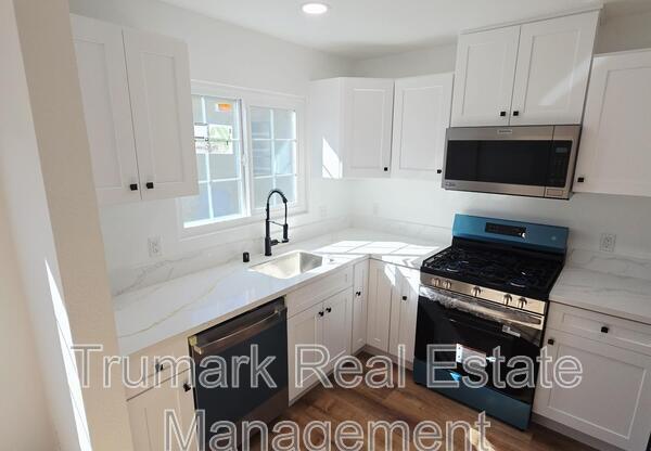 938 W GLENOAKS BLVD