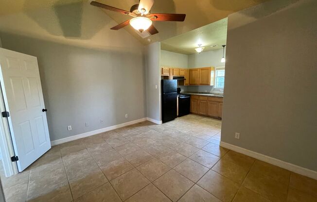 1 bed, 1 bath, 450 sqft, $875, Unit 700