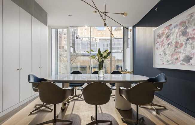 524 W 19 ST