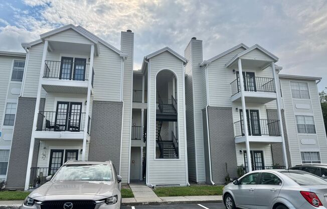 2 beds, 1 bath, $1,295, Unit r2550n3103