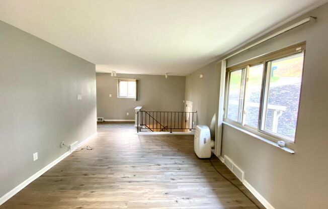 Split Level 3 Bed/1.5 Bath Home - Quiet Street- Available May 10th!