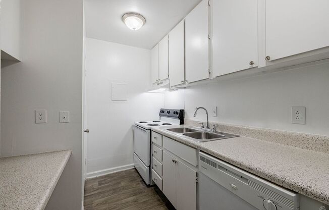 1 bed, 1 bath, 672 sqft, $1,100, Unit 2298-11