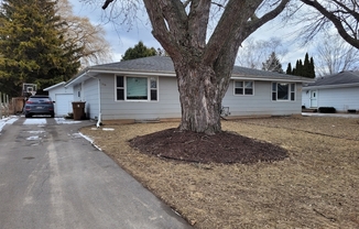 917 919 MEADOWVIEW DR