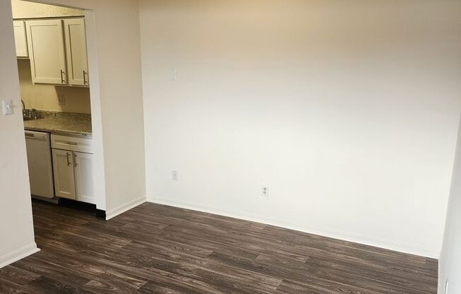 2 beds, 2 baths, 990 sqft, $1,150, Unit 05 - 516