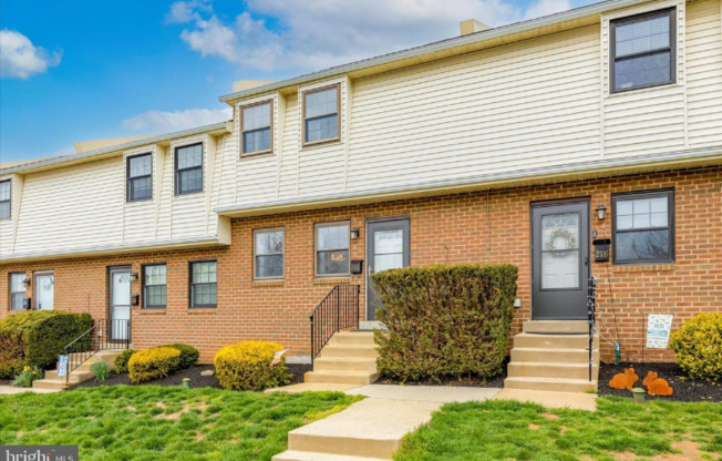 216 HOLLY DR