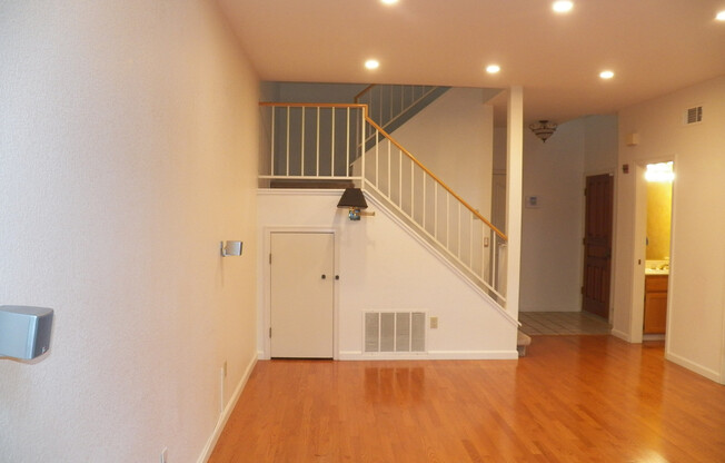 Spacious North San Jose Townhouse - Available Now!
