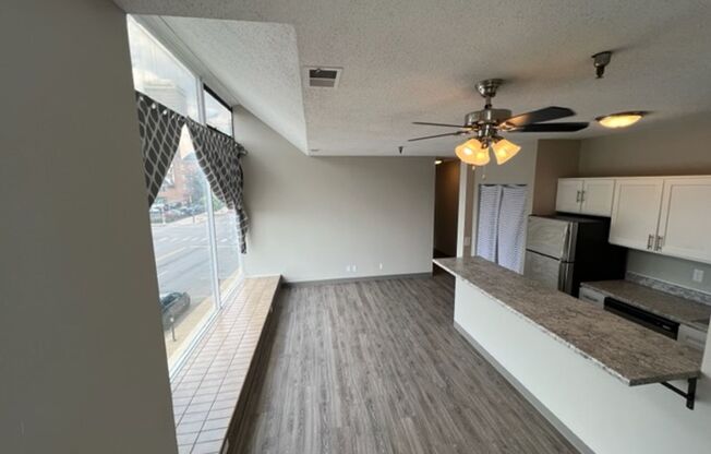 2 beds, 1 bath, 800 sqft, $1,000, Unit 204