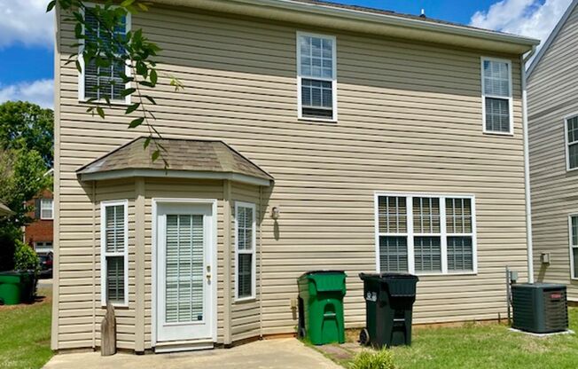 Southampton Commons 3 bed, 2 1/2 bath, 1 car garage with upgrades