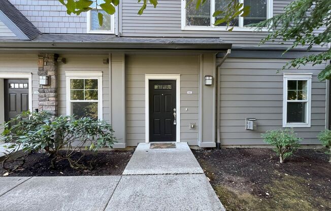 Cozy and Modern Home Steps from Tanasbourne & Willow Creek MAX (Water, Sewer, Garbage and Parking Included) + Office