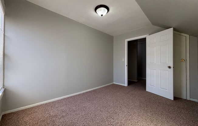3 beds, 1 bath, 900 sqft, $1,020, Unit #6