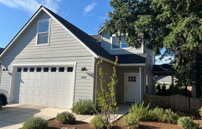 Gorgeous SW Medford - newer construction | Available Now