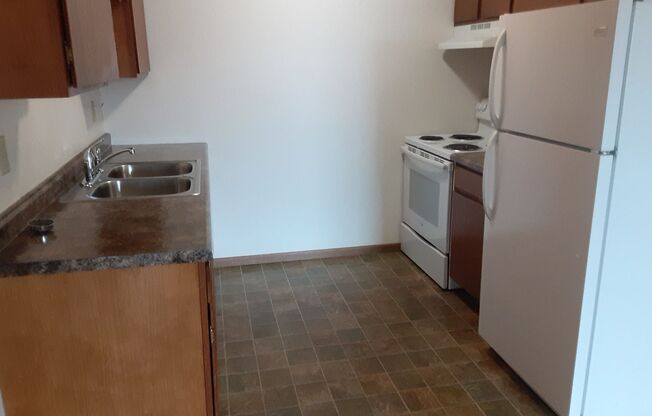 2 beds, 1 bath, 910 sqft, $710, Unit 302