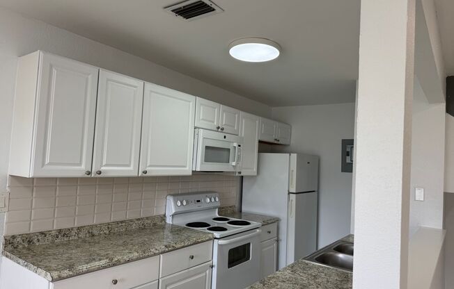** Casa Helena Palm Beach **  (Hablamos Espanol)