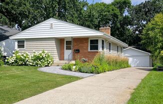 Charming 4-bed 3-bath house in Edina